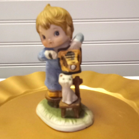 VTG- Royal Crown Child Photographer with Kitten Figurine - Picture 4 of 10